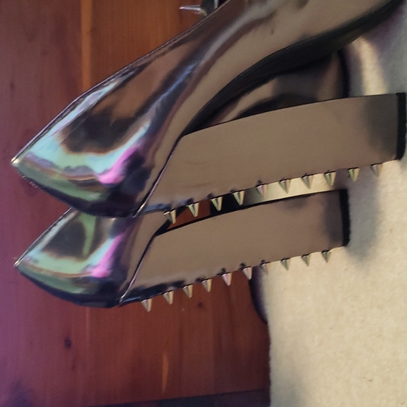 Veda Soul Bond-Worn Once-Spikes-Gun Metal Gray Metallic - Picture 6 of 14